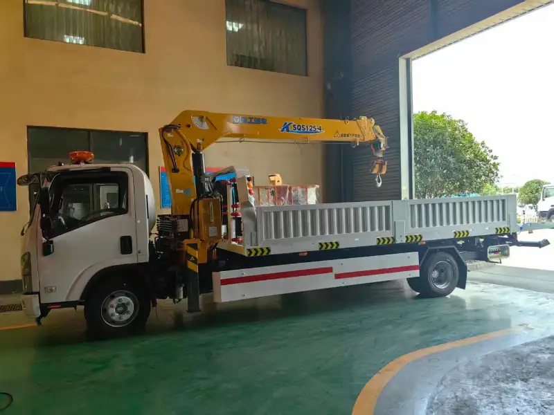 Suchen Sie den Originalhersteller des kranbestückten Rettungsfahrzeugs? Das auf einem Kran montierte Notfallrettungsfahrzeug von Isuzu wird direkt nach Übersee geliefert