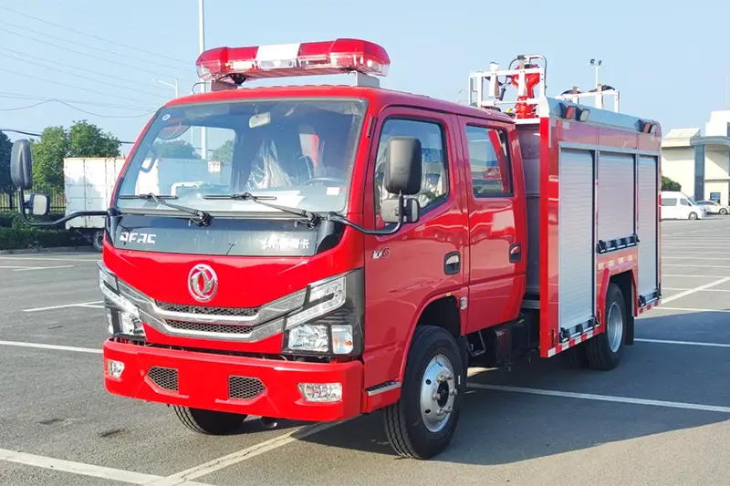 Kombiniertes Löschfahrzeug aus Trockenpulver und Schaum