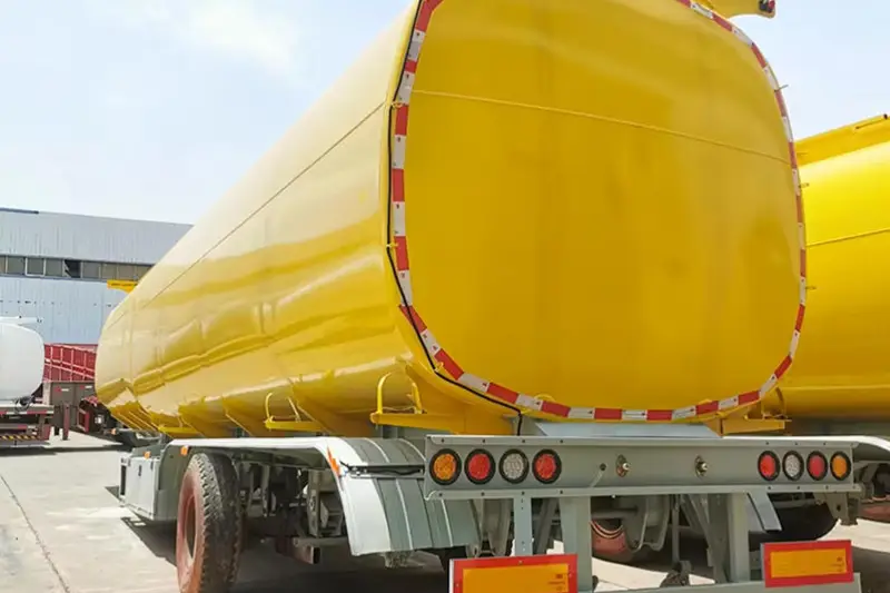 Tankkörper für den Transport von Flüssigkeiten und Gasen